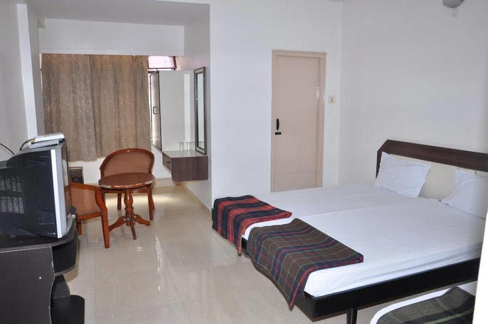 היידראבד Hotel Maya Deluxe מראה חיצוני תמונה