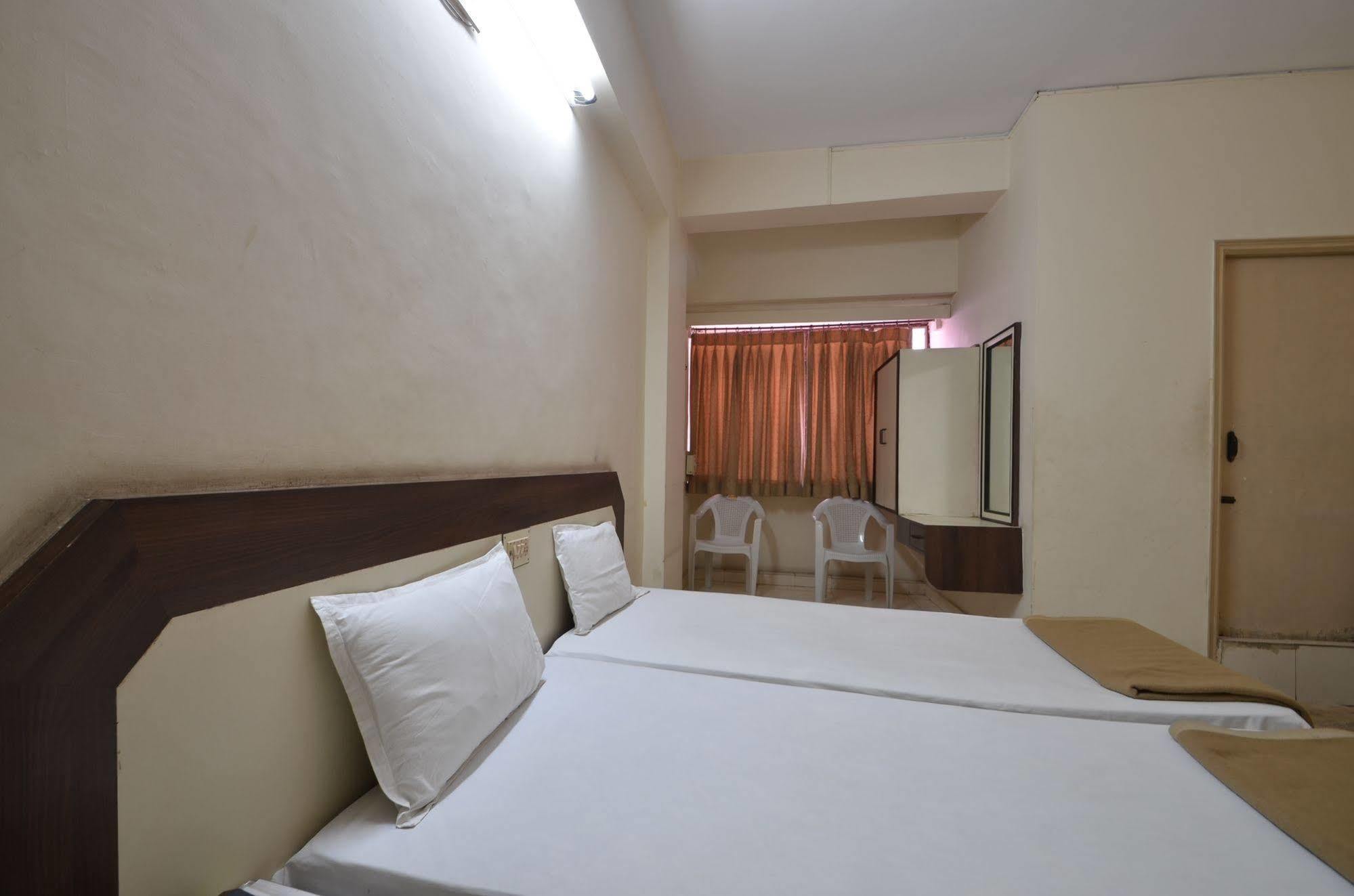 היידראבד Hotel Maya Deluxe מראה חיצוני תמונה